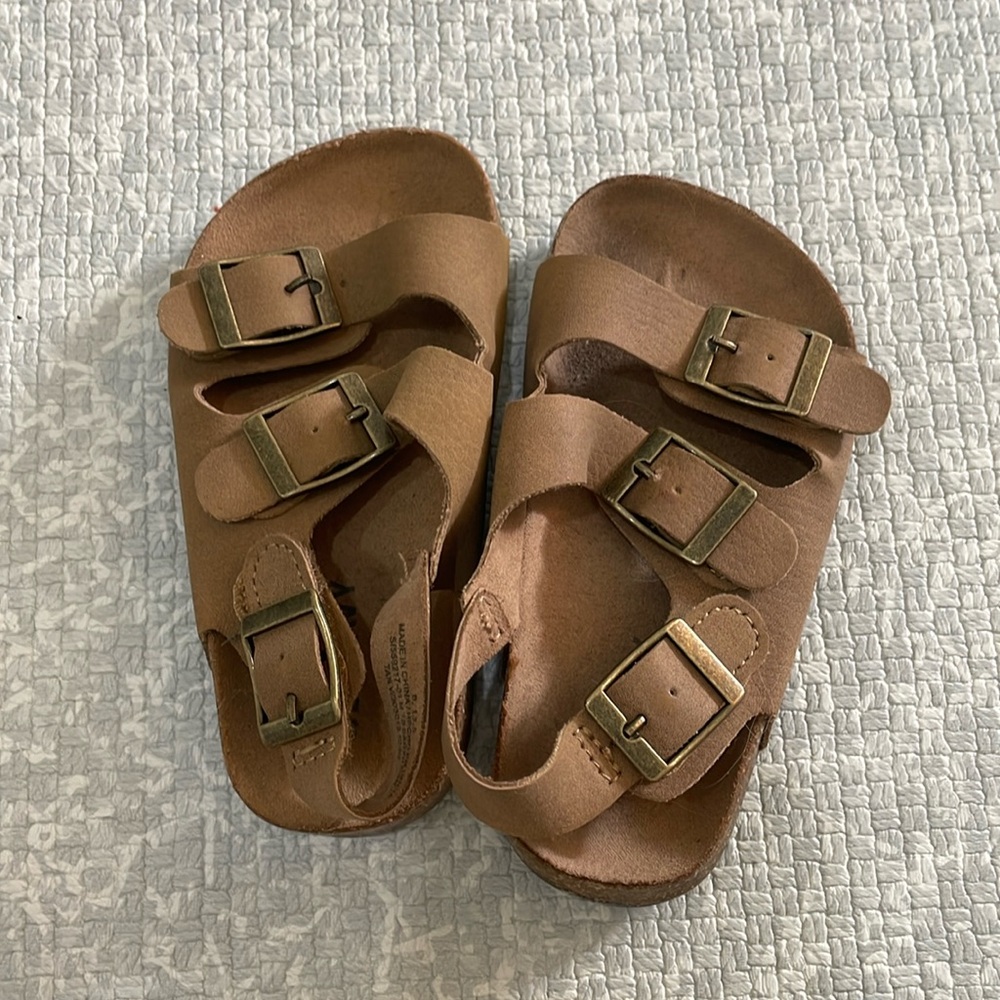 Old navy tan sandals size 6